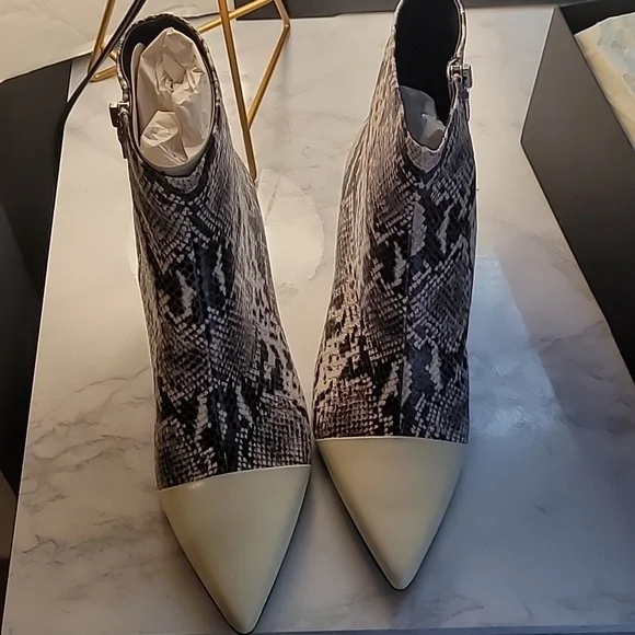 RAG & BONE BEHA LEATHER BOOT - BLACK /WHITE MULTI SIZE 10